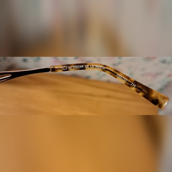 EUC Oscar De La Renta Black & Gold Tortoise Cat Eye Reading Eye Glasses Frames main image 6